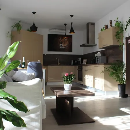 Leo Free Parking - Augusta Братислава