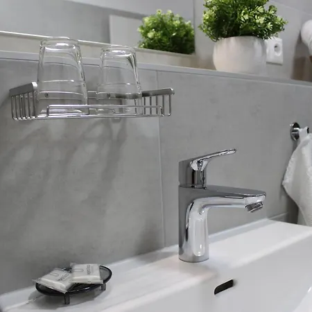 Leo Free Parking - Augusta * Братислава