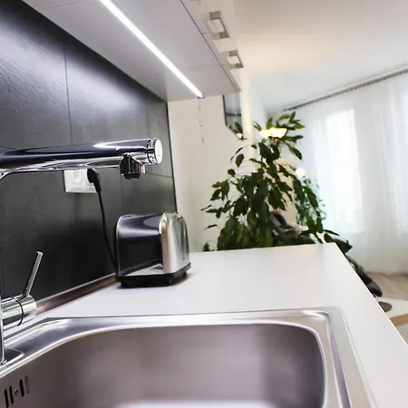 Leo Free Parking - Augusta Apartman