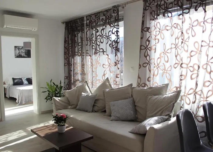 Апартаменты Leo Free Parking - Augusta *