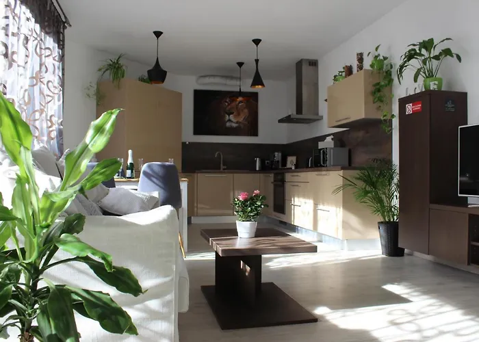 Leo Free Parking - Augusta Братислава