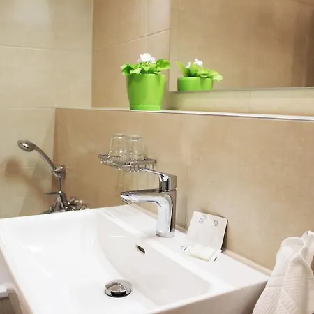 Leo Free Parking - Augusta *